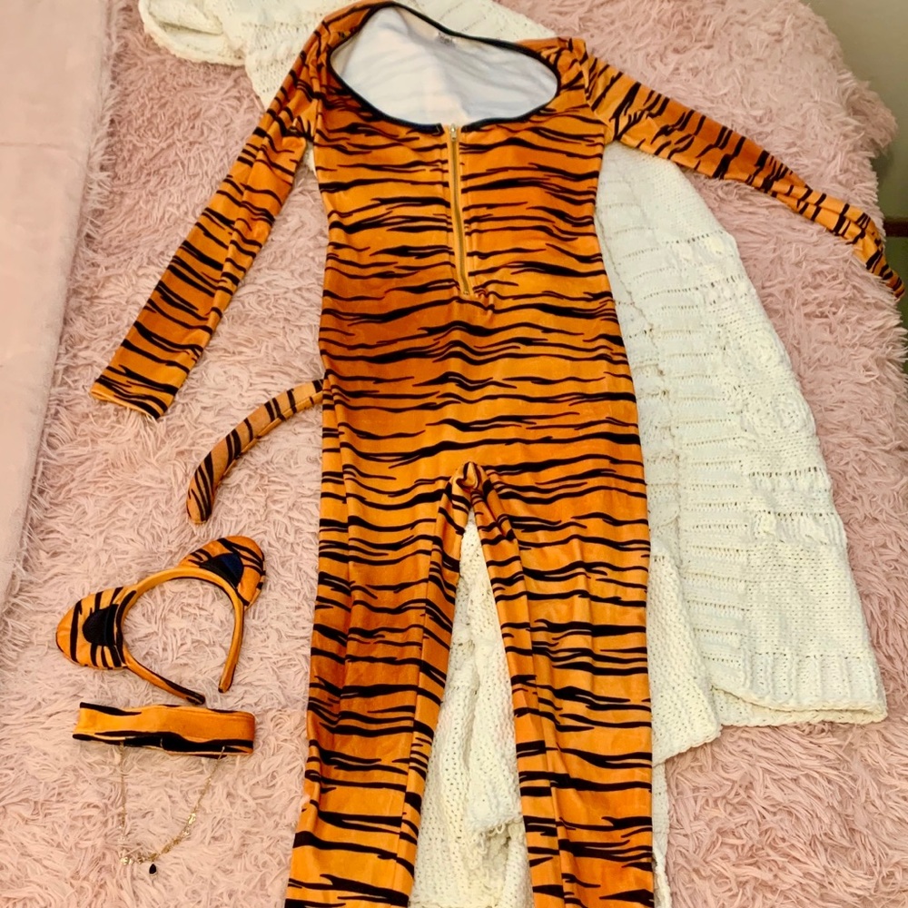 Tiger Bodysuit with Accessories 🐅